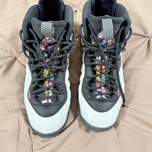 Size 6 in kids. 7.5 in women’s.